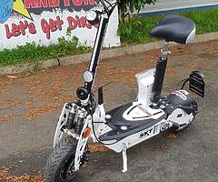 20 KPH EEC Road legal Scooter SXT (SMILEYSCOOT) @ muckandfun