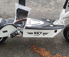 20 KPH EEC Road legal Scooter SXT (SMILEYSCOOT) @ muckandfun - Image 2/10