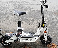 20 KPH EEC Road legal Scooter SXT (SMILEYSCOOT) @ muckandfun - Image 6/10