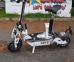 20 KPH EEC Road legal Scooter SXT (SMILEYSCOOT) @ muckandfun - Image 10/10