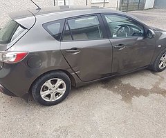 Mazda 3 1.6 diesel 2011 door need attention