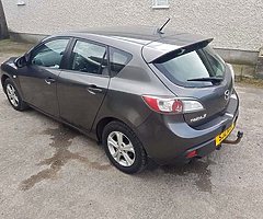 Mazda 3 1.6 diesel 2011 door need attention