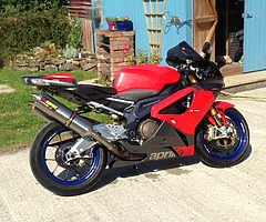 Aprilia rsv1000r