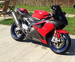 Aprilia rsv1000r