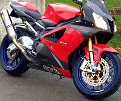 Aprilia rsv1000r