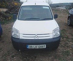 Citron Berlingo van in showroom condition doesn't need noting for doe - Image 1/3