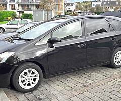 131 TOYOTA Prius 7 seats - Image 5/7