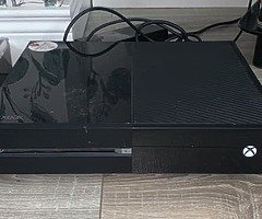 Xbox one fully working good condition, controller has no back, comes with gaming earphones - Image 6/6