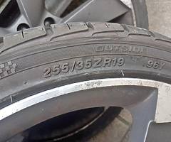 ALLOYS WHEELS WITH VERY GOOD TYRES - Image 2/3