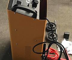 12/24v 530 amp Battery Charger and Booster