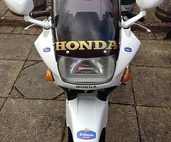 1986 Honda VFR 700 - Image 6/10