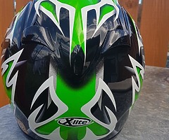 Motorcycle helmet