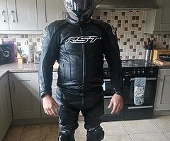 Rst 2 pece leather suit, HJC helmet size L, sidi shoes size 11 UK - Image 10/10