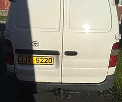 2002 Toyota Hiace - Image 3/4