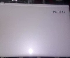 Toshiba satellite white l50-c-1gx laptop, skullcandy sound system