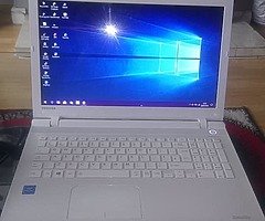 Toshiba satellite white l50-c-1gx laptop, skullcandy sound system - Image 10/10