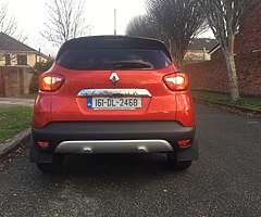 Renault Captur Signature 1.5Dci    Manual. Leather. Sat Nav. Heated seats. Electric folding mirrors - Image 4/10