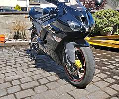 Kawasaki zx6r black edition