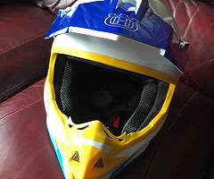 Helmet - Image 2/5