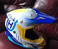 Helmet - Image 5/5