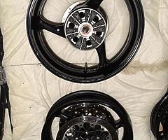 Suzuki GSXR 600/750 latest generation wheels and discs