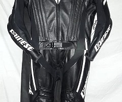 Dainese Black Color motorbike Leather Racing Suit - Image 6/7