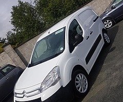 11 Berlingo 3 Seater - Image 1/10