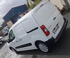 11 Berlingo 3 Seater - Image 3/10