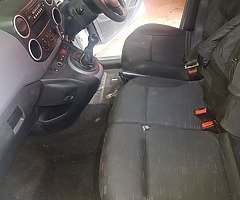 11 Berlingo 3 Seater - Image 4/10