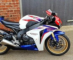 2009 Honda CBR - Image 1/4