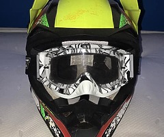 Pitbike helmet & goggles