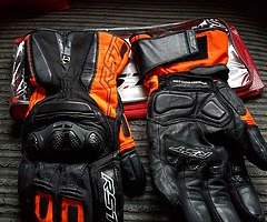 RST gloves