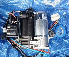 BMW x5 air suspension compressor like new excellent condition