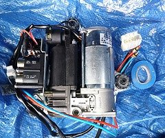 BMW x5 air suspension compressor like new excellent condition