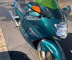 Honda blackbird cbr1100xx cosmetic damage driving perfect - Image 1/4