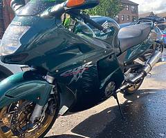 Honda blackbird cbr1100xx cosmetic damage driving perfect - Image 4/4