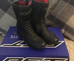 RST ladies boots size 6