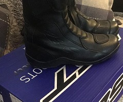 RST ladies boots size 6