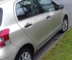 11 Toyota yaris for sale