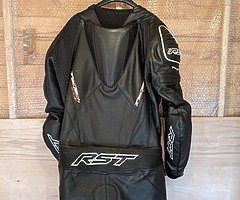 RST Tractech Evo leathers size 42