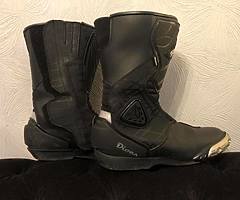 Diora motorcycle sports boots £40 - Image 4/4