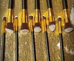 10 make up brushes