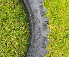 Motocross tyre