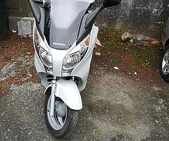 Honda fes 125