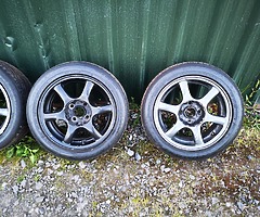 4 alloy wheels