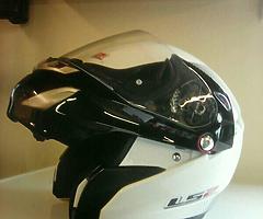 LS2 flip face helmet - Image 2/4