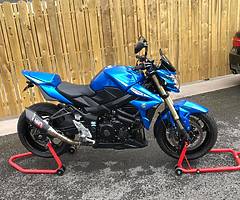 Suzuki GSR750 - Image 6/10