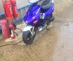 2011 50cc Scooter  Road runner 50